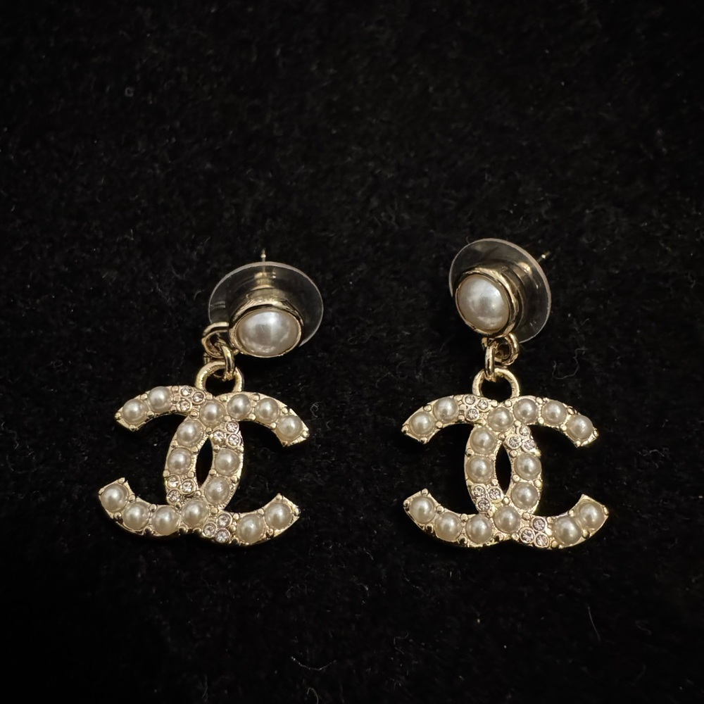 CHANEL Gold and White Pearl Earrings - Picture 2 of 3